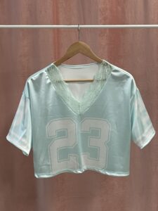 Camiseta Crop Saten 23 Oversize - Imagen 3