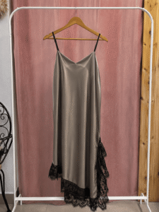 Vestido Saten Asimetrico Trendy - Imagen 3