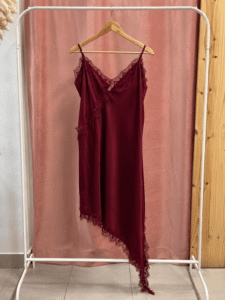 Vestido Saten Lencero Asimetrico Curvy - Imagen 3