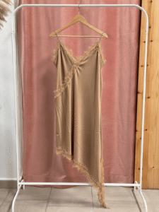 Vestido Saten Lencero Asimetrico Curvy - Imagen 5